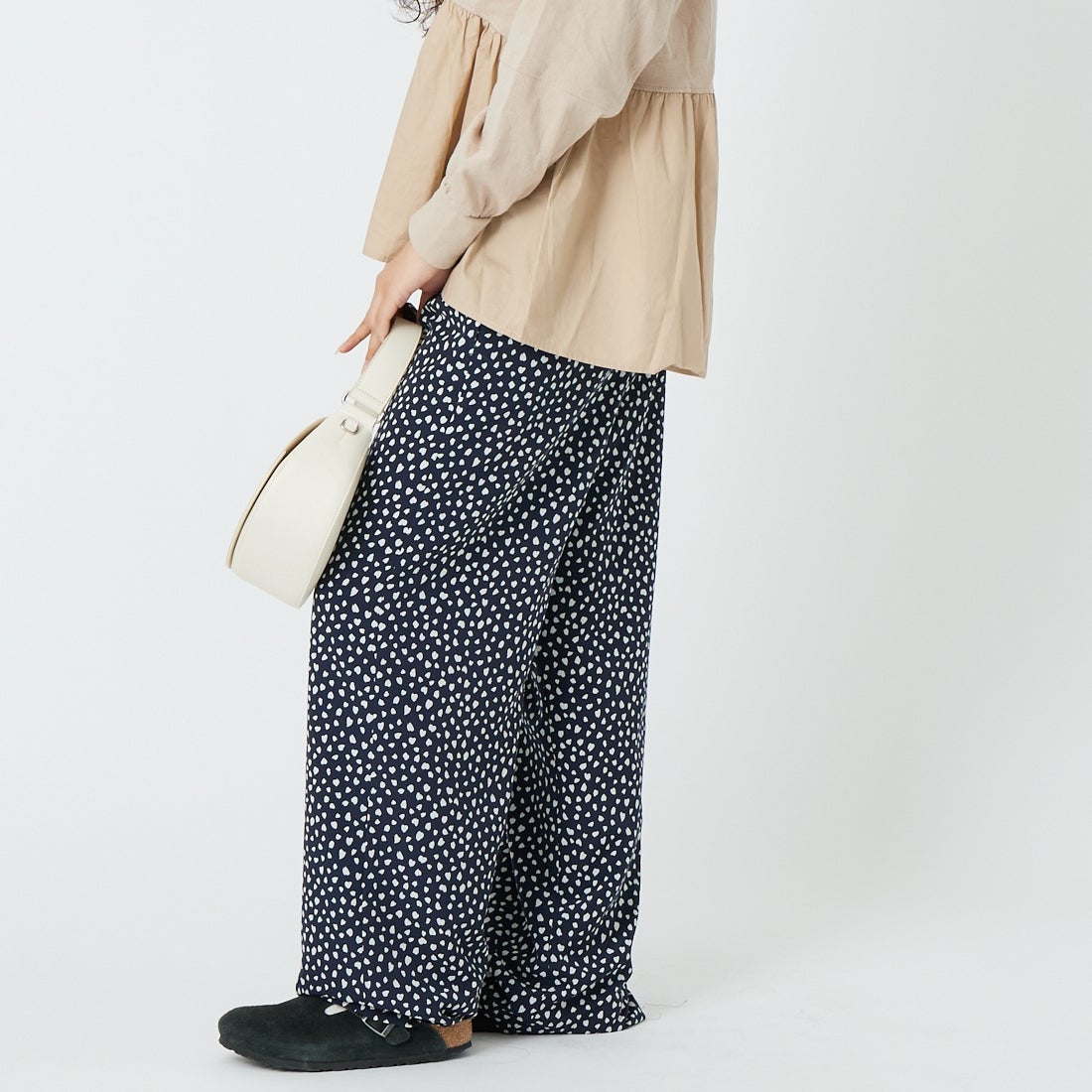 MICA&DEAL [マイカアンドディール] プリントデシンパンツ [0126103032] NAVY &&モデル身長：162cm 着用サイズ：F&&