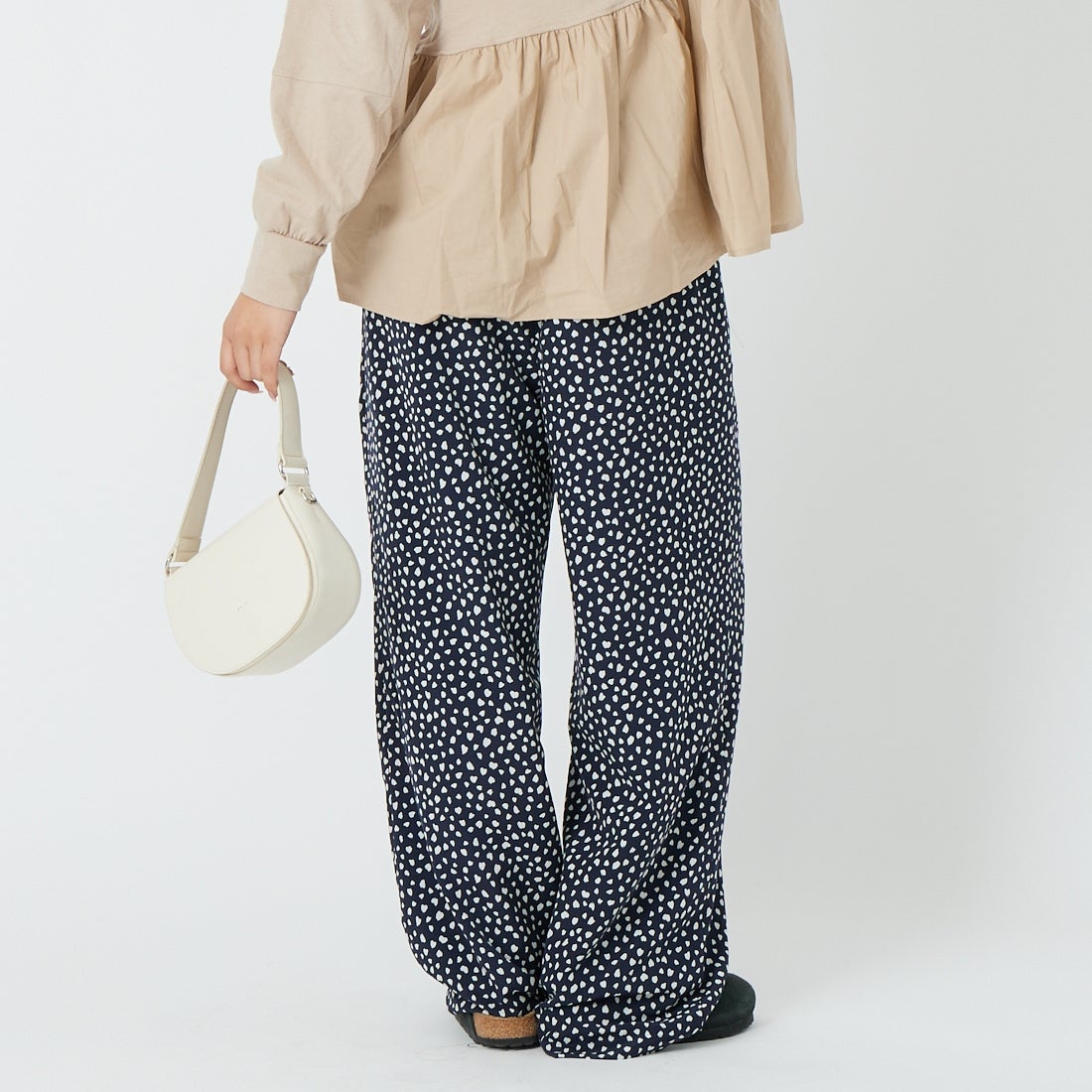 MICA&DEAL [マイカアンドディール] プリントデシンパンツ [0126103032] NAVY &&モデル身長：162cm 着用サイズ：F&&