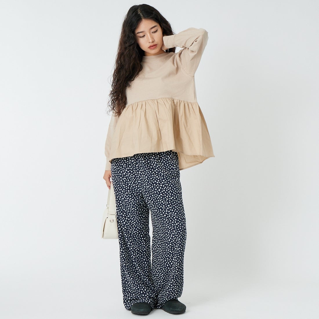 MICA&DEAL [マイカアンドディール] プリントデシンパンツ [0126103032] NAVY &&モデル身長：162cm 着用サイズ：F&&