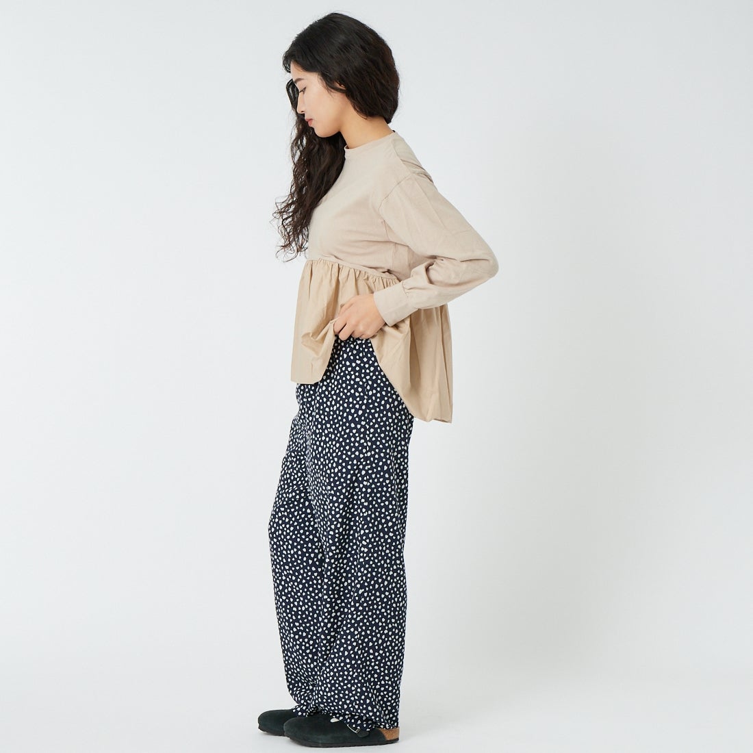 MICA&DEAL [マイカアンドディール] プリントデシンパンツ [0126103032] NAVY &&モデル身長：162cm 着用サイズ：F&&