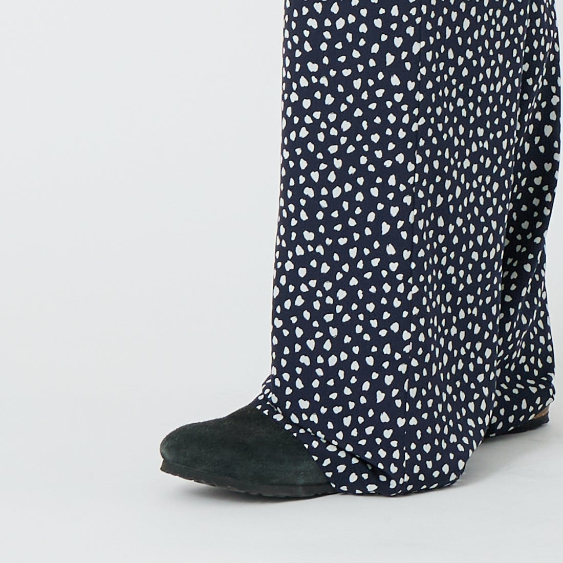 MICA&DEAL [マイカアンドディール] プリントデシンパンツ [0126103032] NAVY &&モデル身長：162cm 着用サイズ：F&&