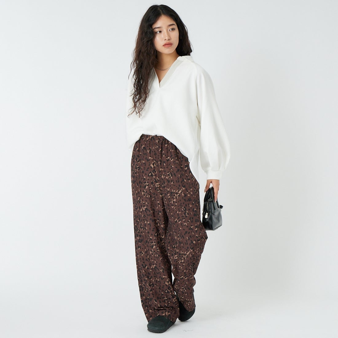 MICA&DEAL [マイカアンドディール] プリントデシンパンツ [0126103032] BROWN &&モデル身長：162cm 着用サイズ：F&&