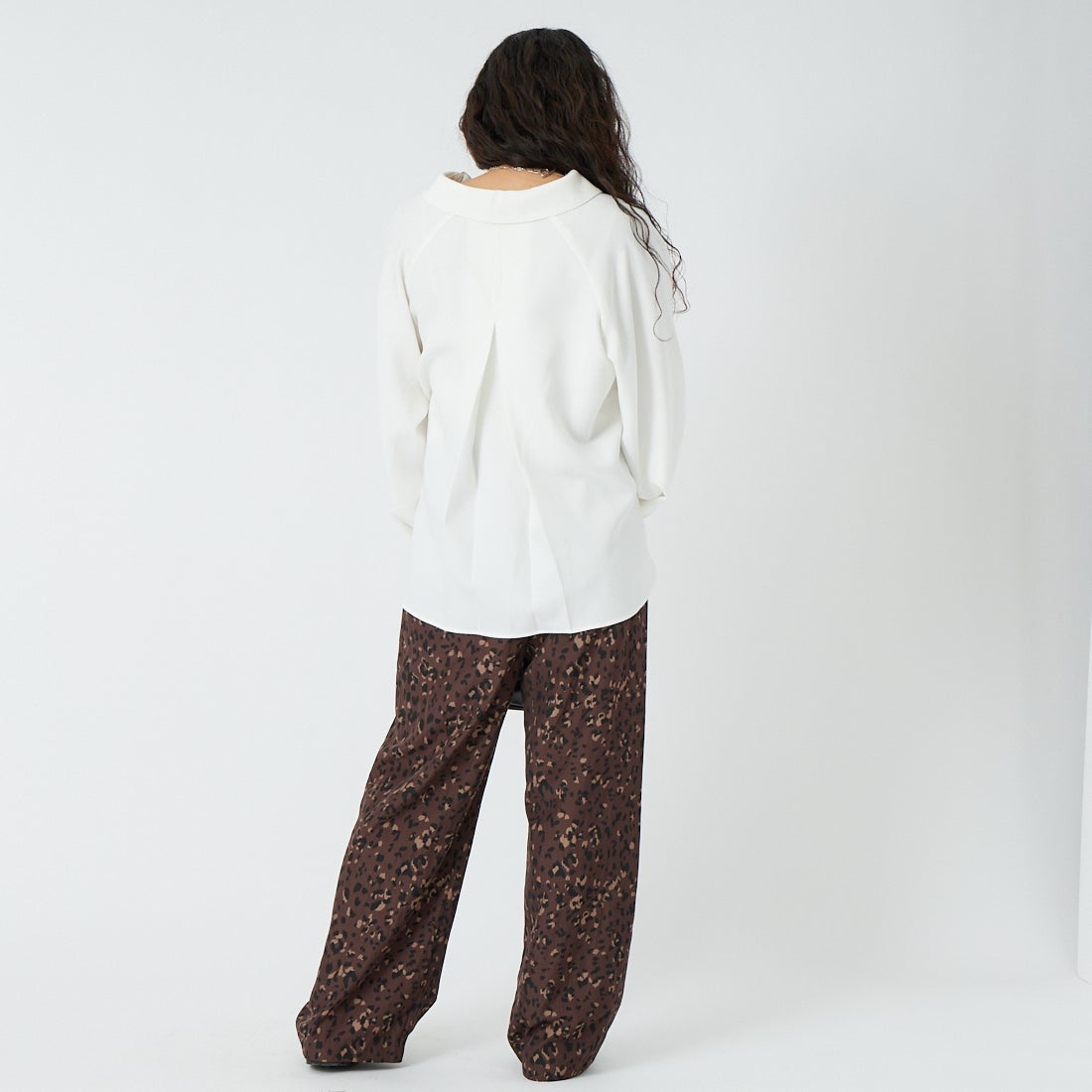 MICA&DEAL [マイカアンドディール] プリントデシンパンツ [0126103032] BROWN &&モデル身長：162cm 着用サイズ：F&&
