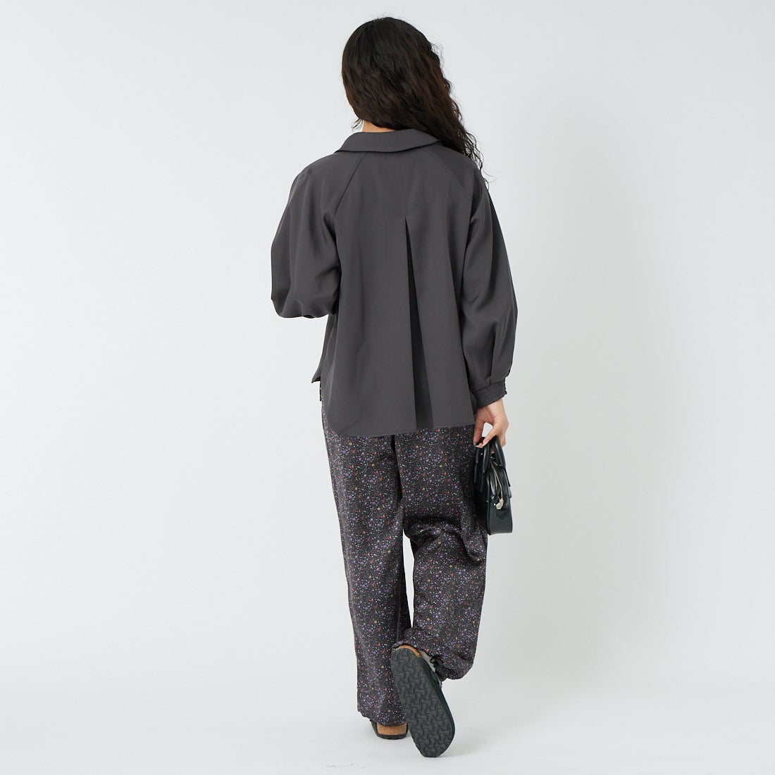 Jf Ready Made [ジェイエフレディメイド] パウダーストレッチ スキッパーブラウス [4126104] ﾁｬｺｰﾙ &&モデル身長：162cm 着用サイズ：F&&