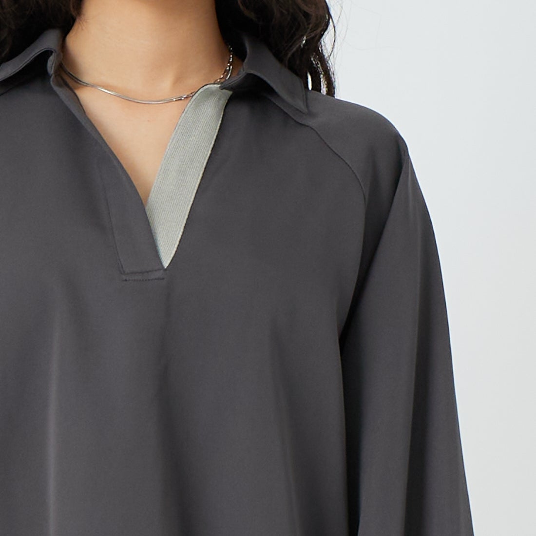 Jf Ready Made [ジェイエフレディメイド] パウダーストレッチ スキッパーブラウス [4126104] ﾁｬｺｰﾙ &&モデル身長：162cm 着用サイズ：F&&