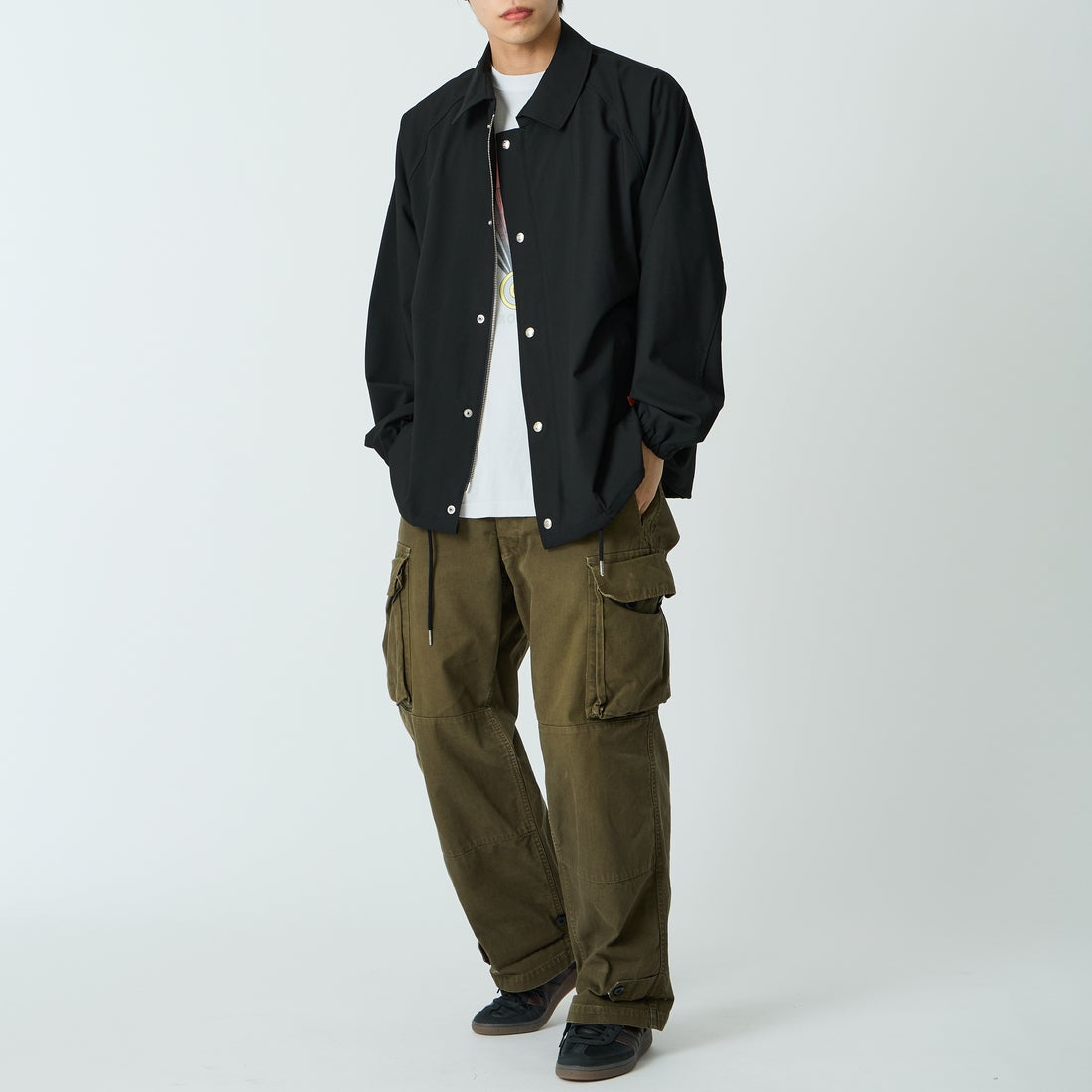 UNIVERSAL OVERALL [ユニバーサルオーバーオール] 別注 コーチジャケット [U2611422IN-JF] BLACK &&モデル身長：179cm 着用サイズ：L&&