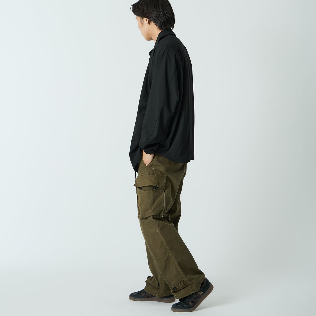 UNIVERSAL OVERALL [ユニバーサルオーバーオール] 別注 コーチジャケット [U2611422IN-JF] BLACK &&モデル身長：179cm 着用サイズ：L&&