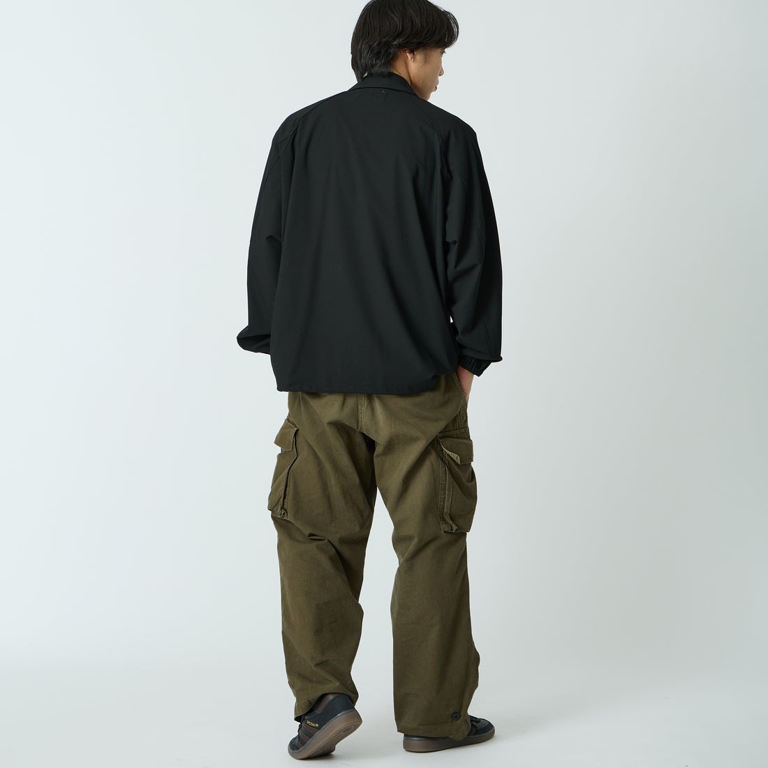 UNIVERSAL OVERALL [ユニバーサルオーバーオール] 別注 コーチジャケット [U2611422IN-JF] BLACK &&モデル身長：179cm 着用サイズ：L&&