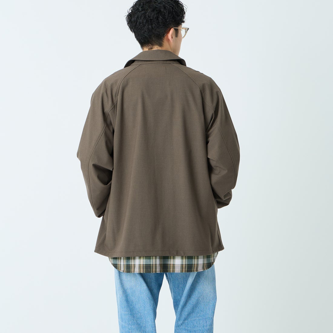 UNIVERSAL OVERALL [ユニバーサルオーバーオール] 別注 コーチジャケット [U2611422IN-JF] GREIGE &&モデル身長：168cm 着用サイズ：M&&