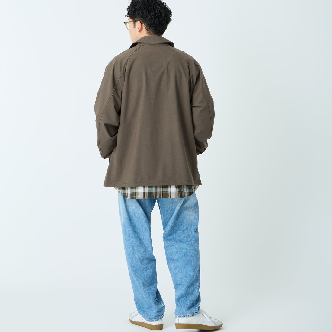 UNIVERSAL OVERALL [ユニバーサルオーバーオール] 別注 コーチジャケット [U2611422IN-JF] GREIGE &&モデル身長：168cm 着用サイズ：M&&