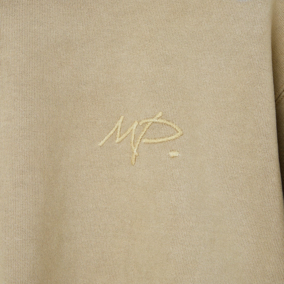 MANHATTAN PORTAGE [マンハッタンポーテージ] 別注 ピグメント染め 手書き風バックロゴ刺繍ロングスリーブTシャツ [26SSMP-IN84-JF] BEIGE