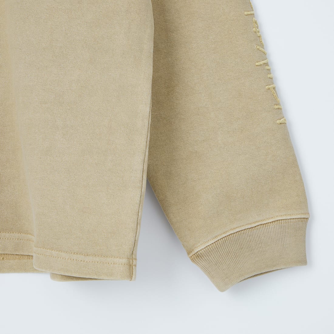 MANHATTAN PORTAGE [マンハッタンポーテージ] 別注 ピグメント染め 手書き風バックロゴ刺繍ロングスリーブTシャツ [26SSMP-IN84-JF] BEIGE