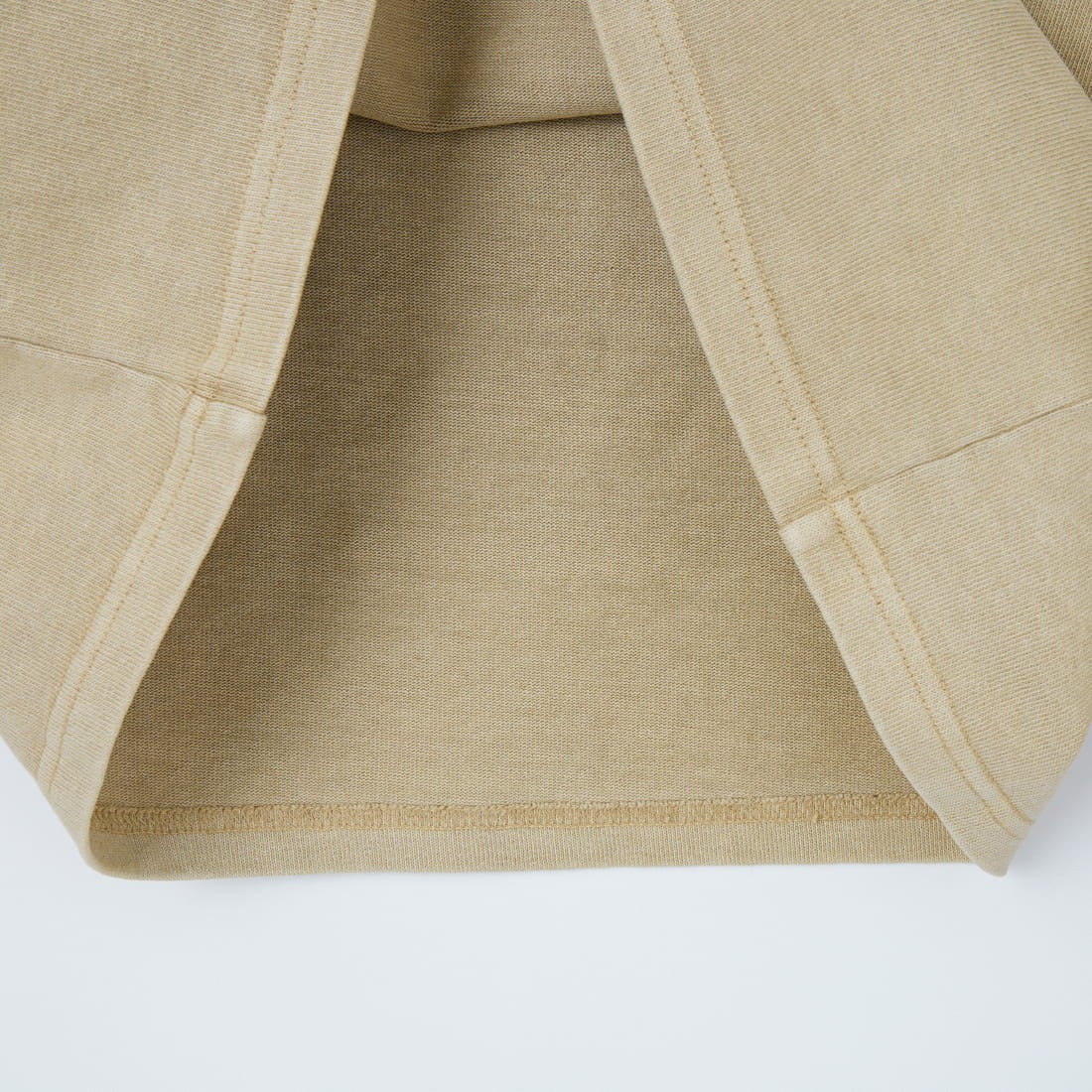 MANHATTAN PORTAGE [マンハッタンポーテージ] 別注 ピグメント染め 手書き風バックロゴ刺繍ロングスリーブTシャツ [26SSMP-IN84-JF] BEIGE