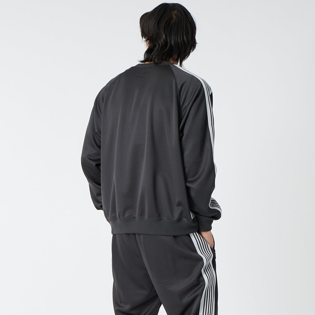 Needles [ニードルズ] トラッククルーネックシャツ [SX405] C CHARCOAL &&モデル身長：179cm 着用サイズ：L&&