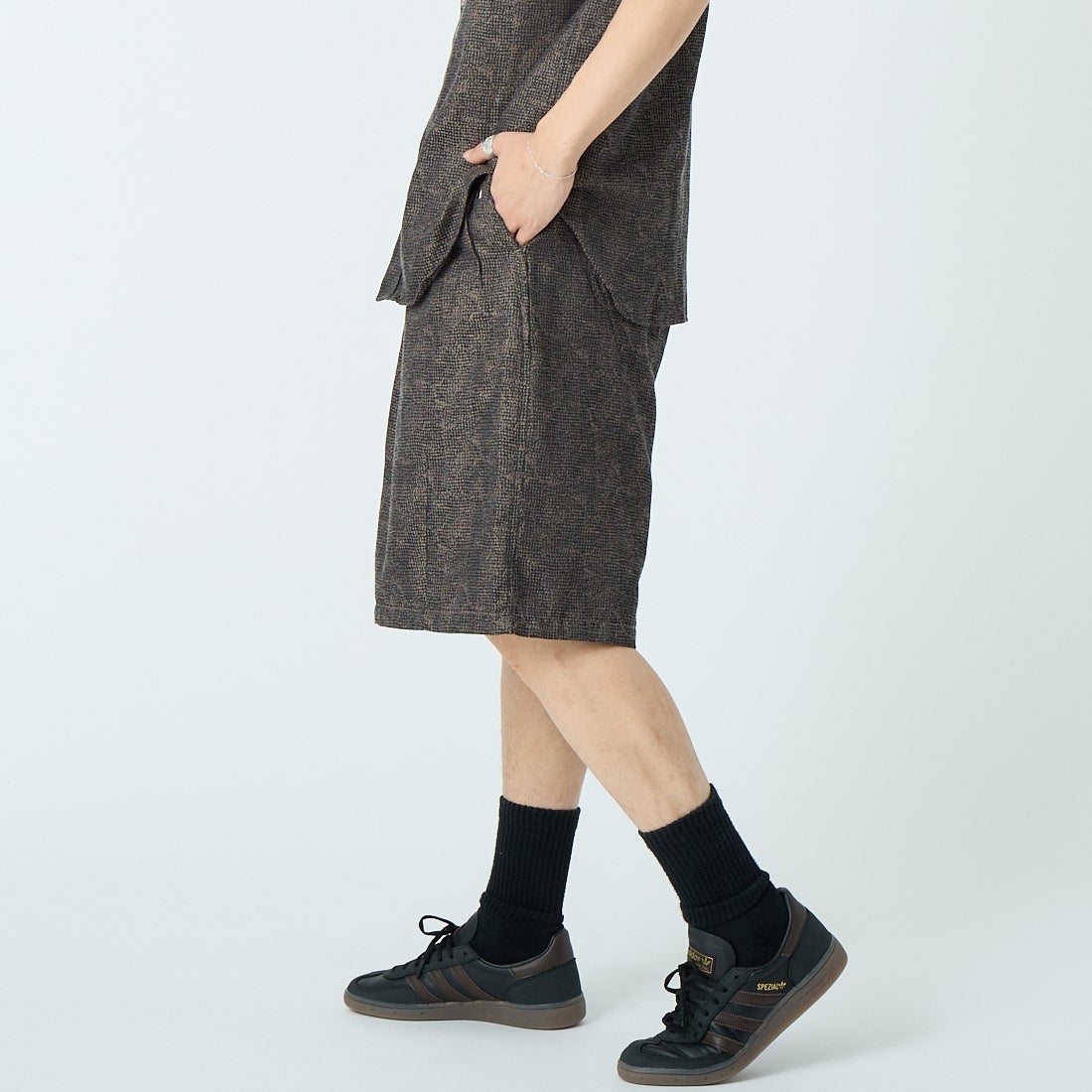 Needles [ニードルズ] ストリングカウボーイヒザデルショーツ [SX273] B BROWN &&モデル身長：179cm 着用サイズ：M&&