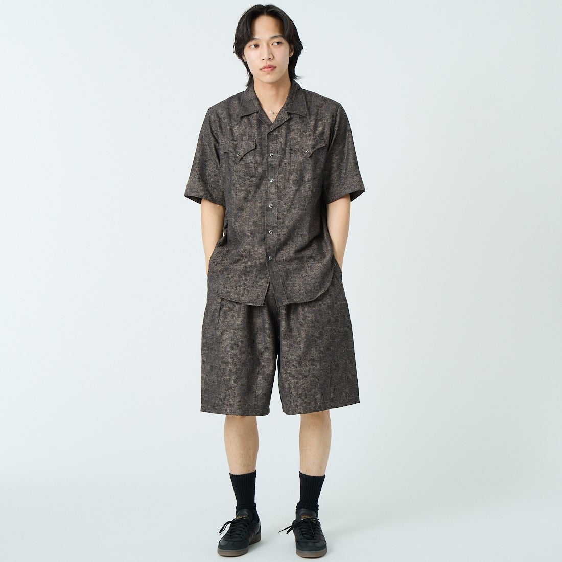 Needles [ニードルズ] ストリングカウボーイヒザデルショーツ [SX273] B BROWN &&モデル身長：179cm 着用サイズ：M&&