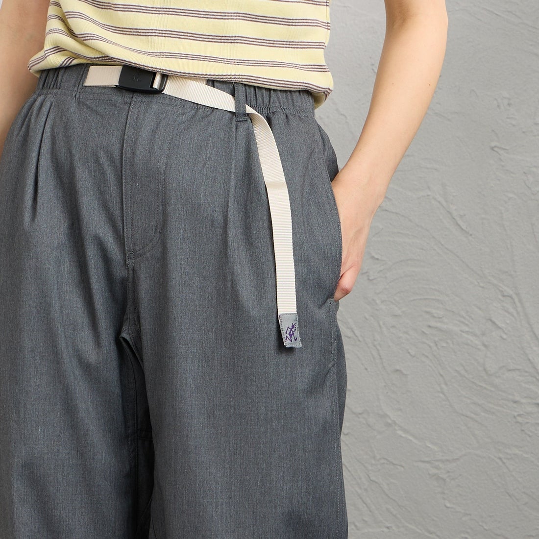 GRAMiCCi [グラミチ] 別注 ストレッチギャバジン エブリデイパンツ [GUP6-S2015-JF] GRAY &&モデル身長：158cm 着用サイズ：S&&