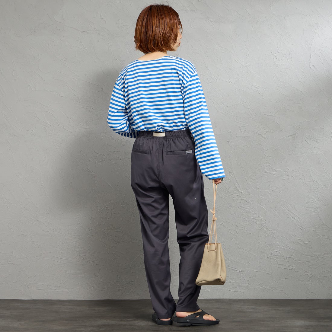 GRAMiCCi [グラミチ] 別注 ストレッチギャバジン エブリデイパンツ [GUP6-S2015-JF] CHARCOAL &&モデル身長：158cm 着用サイズ：S&&