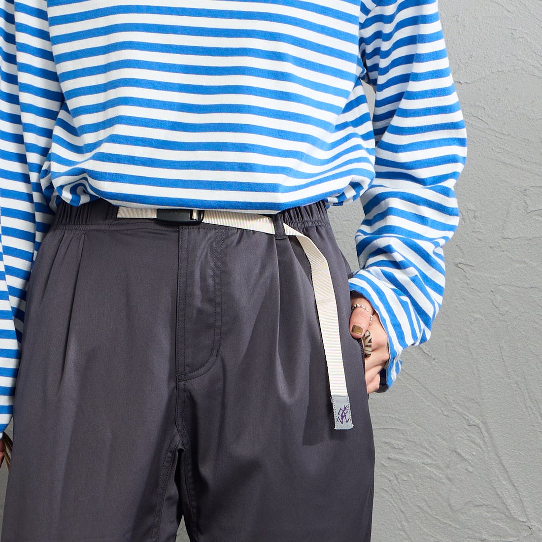 GRAMiCCi [グラミチ] 別注 ストレッチギャバジン エブリデイパンツ [GUP6-S2015-JF] CHARCOAL &&モデル身長：158cm 着用サイズ：S&&