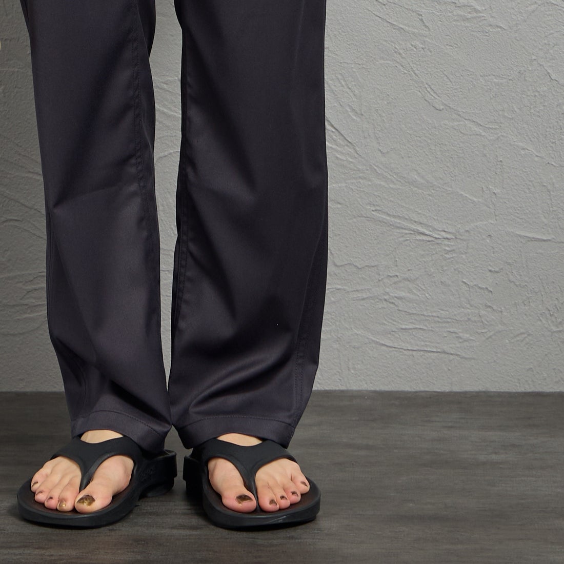 GRAMiCCi [グラミチ] 別注 ストレッチギャバジン エブリデイパンツ [GUP6-S2015-JF] CHARCOAL &&モデル身長：158cm 着用サイズ：S&&