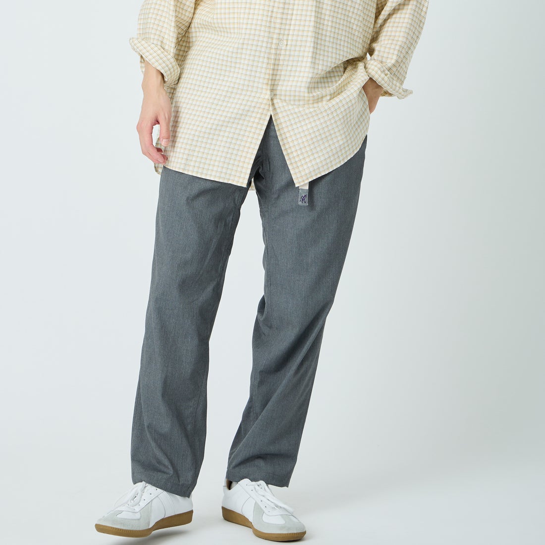 GRAMiCCi [グラミチ] 別注 ストレッチギャバジン エブリデイパンツ [GUP6-S2015-JF] GRAY &&モデル身長：168cm 着用サイズ：M&&