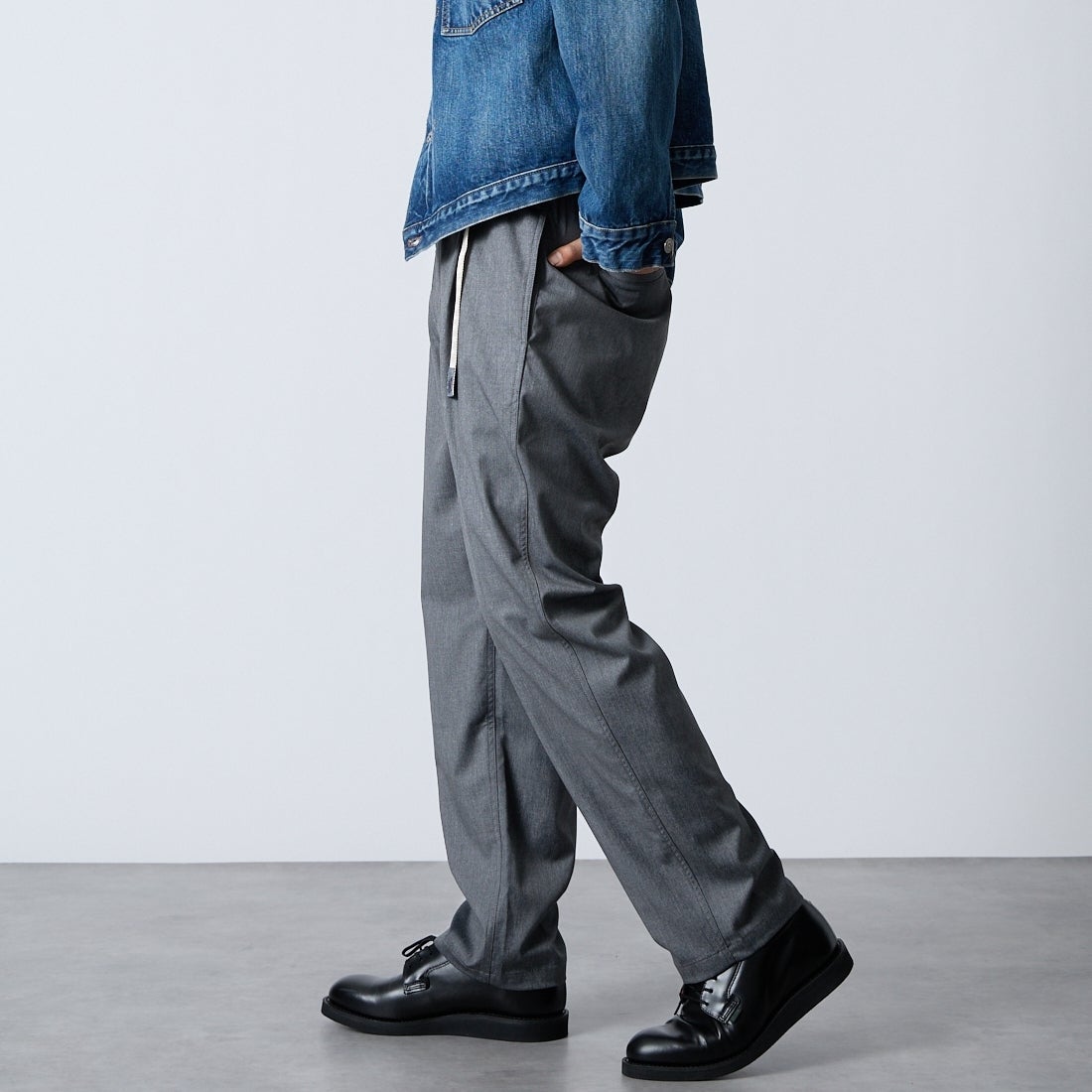 GRAMiCCi [グラミチ] 別注 ストレッチギャバジン エブリデイパンツ [GUP6-S2015-JF] GRAY &&モデル身長：179cm 着用サイズ：L&&