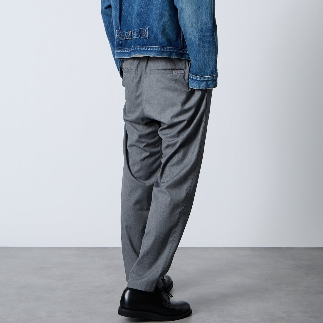 GRAMiCCi [グラミチ] 別注 ストレッチギャバジン エブリデイパンツ [GUP6-S2015-JF] GRAY &&モデル身長：179cm 着用サイズ：L&&