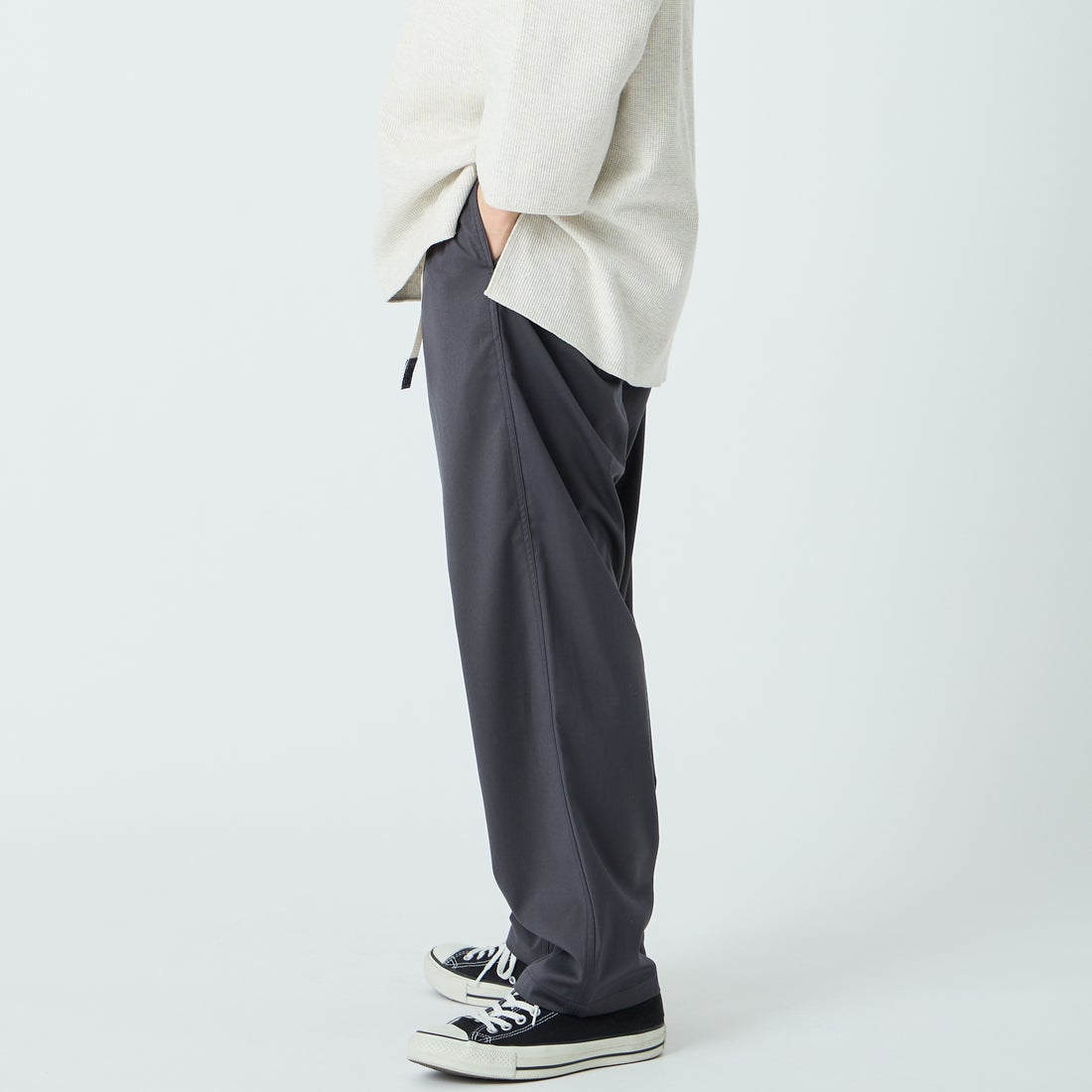 GRAMiCCi [グラミチ] 別注 ストレッチギャバジン エブリデイパンツ [GUP6-S2015-JF] CHARCOAL &&モデル身長：168cm 着用サイズ：L&&