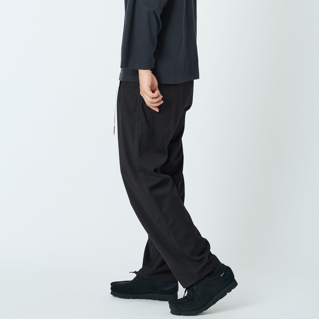 GRAMiCCi [グラミチ] 別注 ストレッチギャバジン エブリデイパンツ [GUP6-S2015-JF] BLACK &&モデル身長：179cm 着用サイズ：XL&&