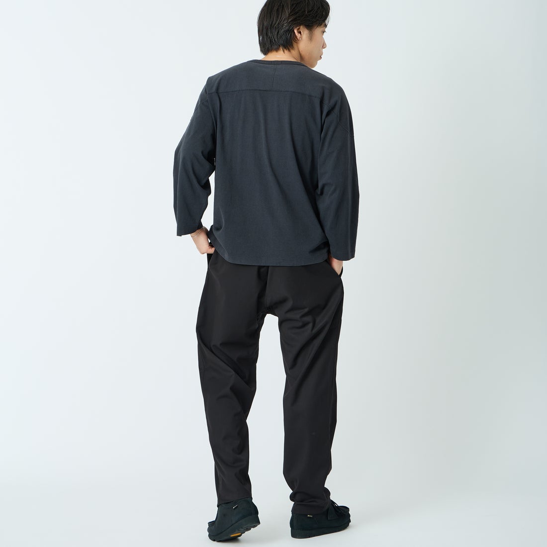 GRAMiCCi [グラミチ] 別注 ストレッチギャバジン エブリデイパンツ [GUP6-S2015-JF] BLACK &&モデル身長：179cm 着用サイズ：XL&&