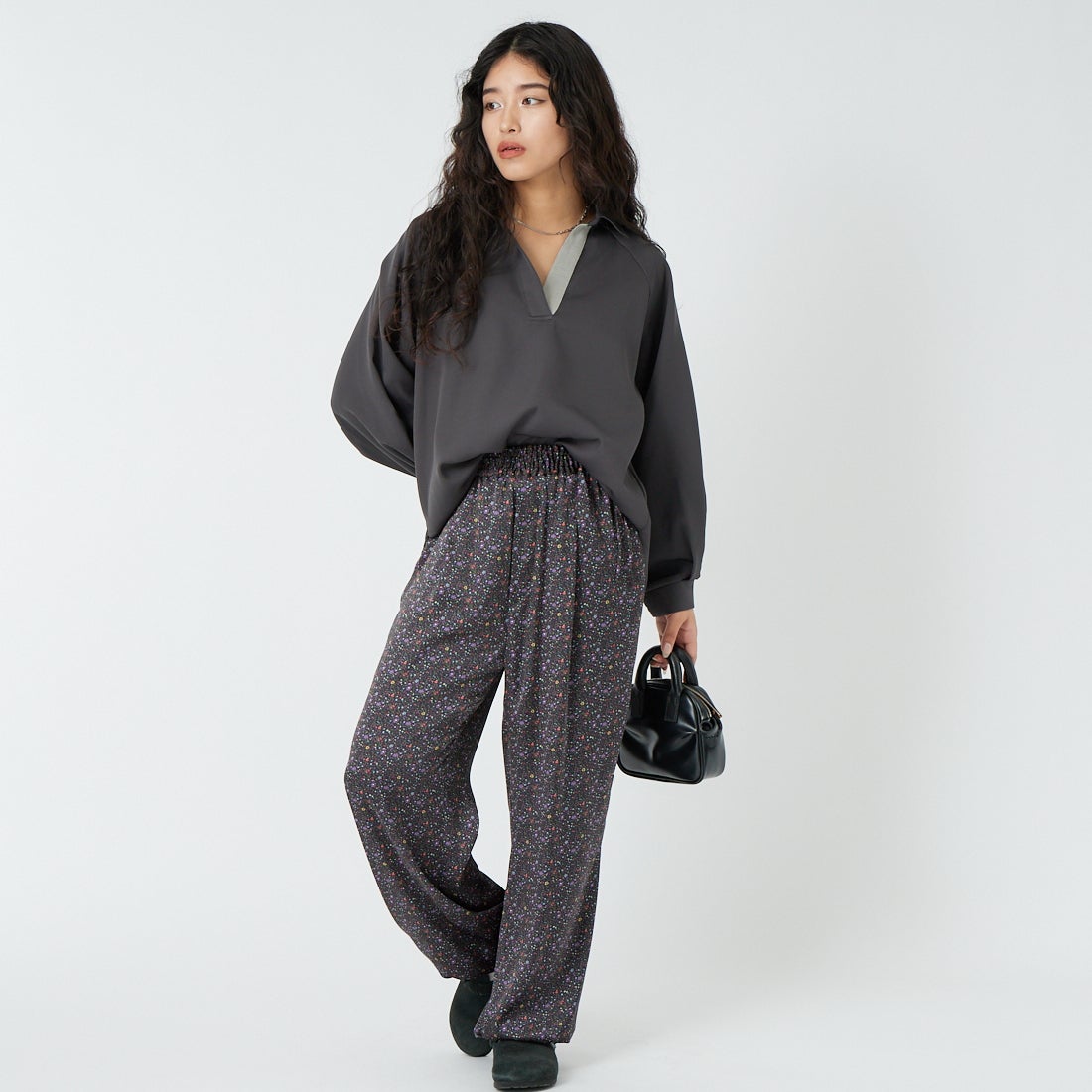 TICCA [ティッカ] リトルフラワープリントパンツ [TBFS-082] NAVY &&モデル身長：162cm 着用サイズ：F&&