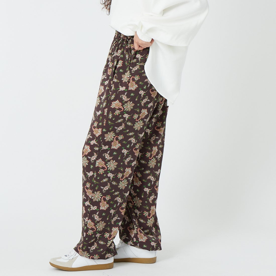 TICCA [ティッカ] ペイズリープリントパンツ [TBFS-092] BROWN &&モデル身長：162cm 着用サイズ：F&&