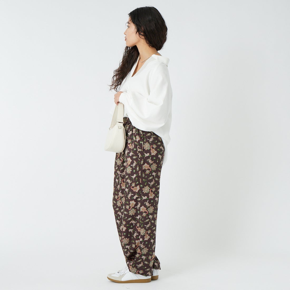 TICCA [ティッカ] ペイズリープリントパンツ [TBFS-092] BROWN &&モデル身長：162cm 着用サイズ：F&&