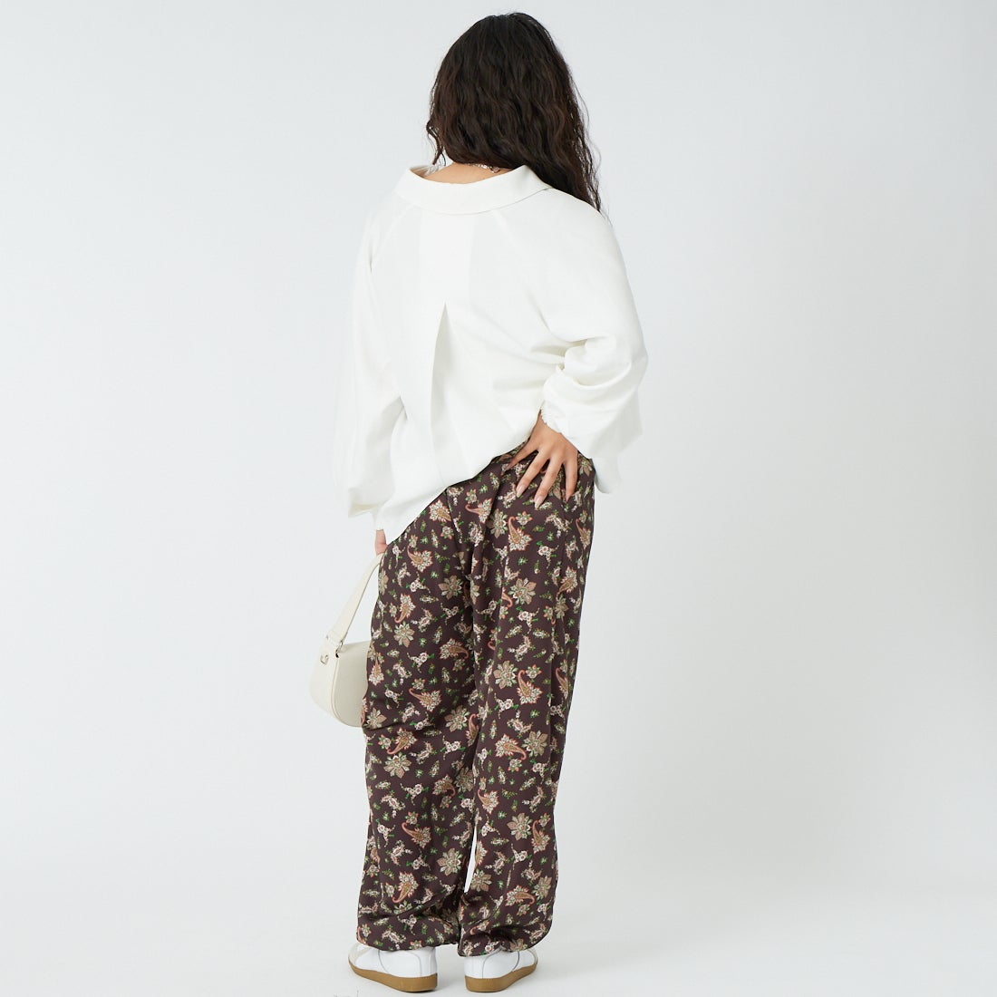 TICCA [ティッカ] ペイズリープリントパンツ [TBFS-092] BROWN &&モデル身長：162cm 着用サイズ：F&&