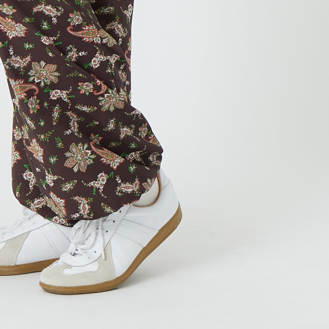 TICCA [ティッカ] ペイズリープリントパンツ [TBFS-092] BROWN &&モデル身長：162cm 着用サイズ：F&&