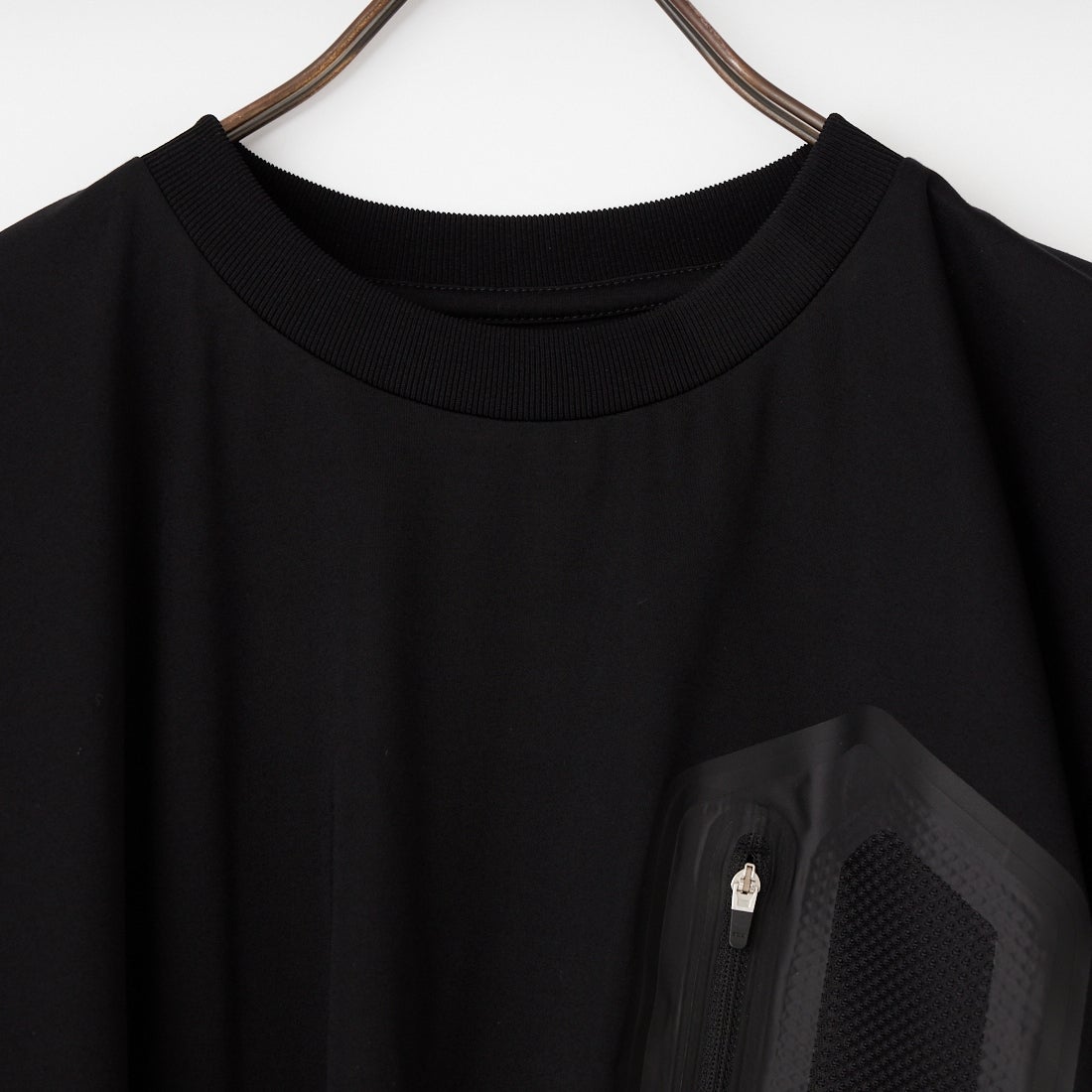 White Mountaineering [ホワイトマウンテニアリング] ジップポケットTシャツ [WM2671505] BLACK