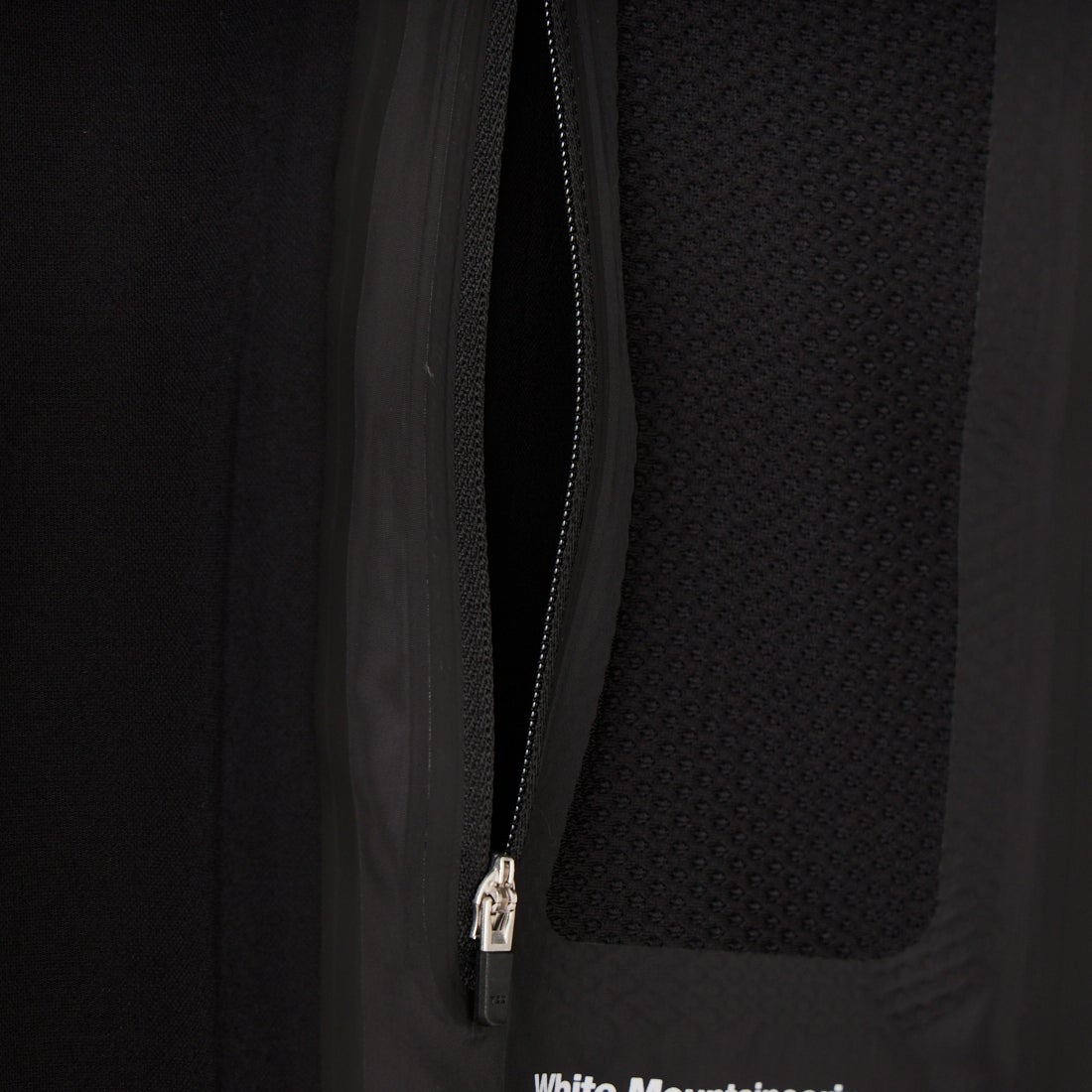 White Mountaineering [ホワイトマウンテニアリング] ジップポケットTシャツ [WM2671505] BLACK