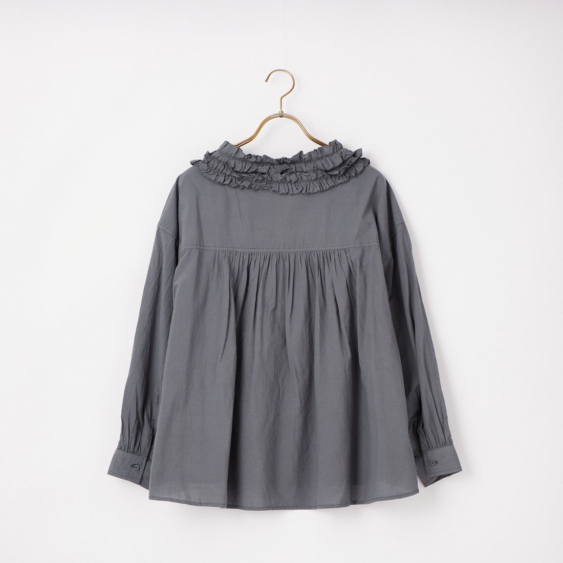 tumugu: [ツムグ] ふわふわコットンフリルブラウス [TB26101] 88 CHARCOA