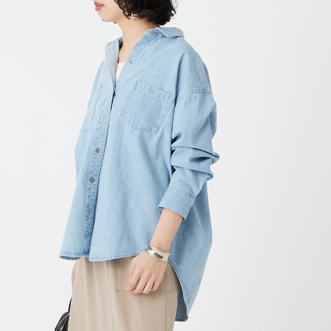 MICA&DEAL [マイカアンドディール] デニムシャツ [0126101028] L/BLUE &&モデル身長：162cm 着用サイズ：F&&