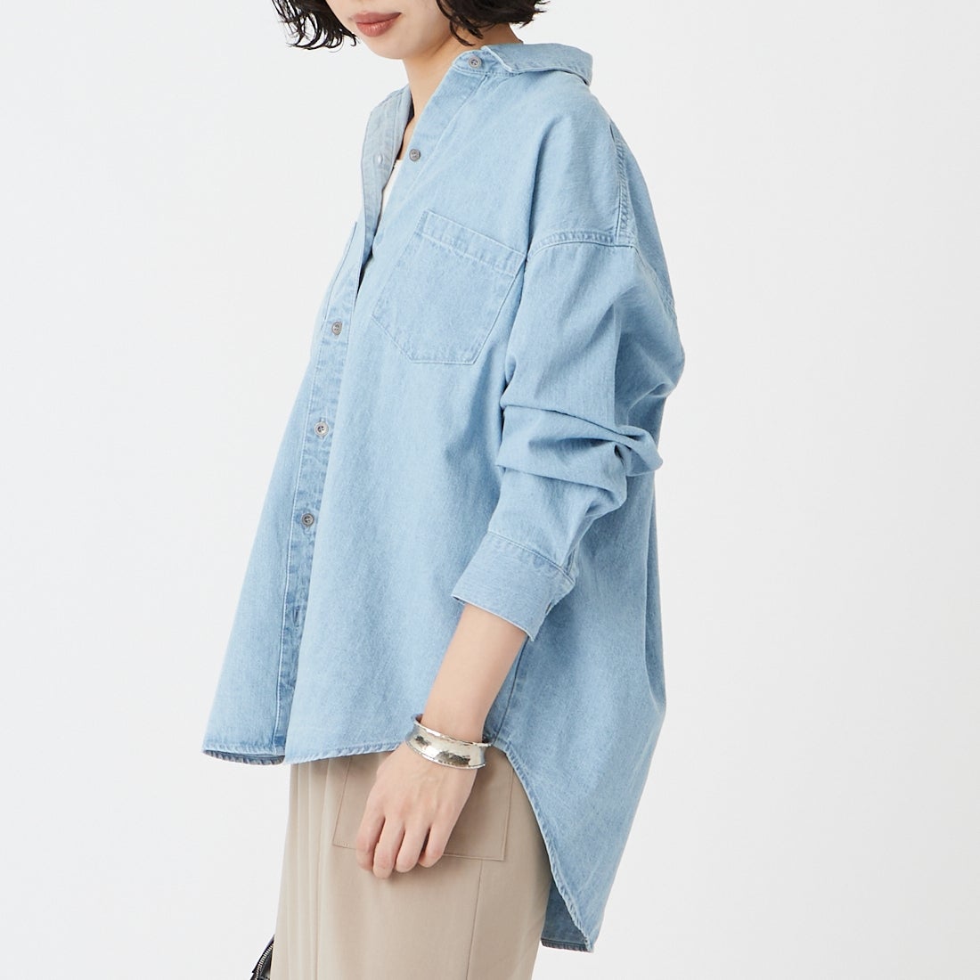 MICA&DEAL [マイカアンドディール] デニムシャツ [0126101028] L/BLUE &&モデル身長：162cm 着用サイズ：F&&