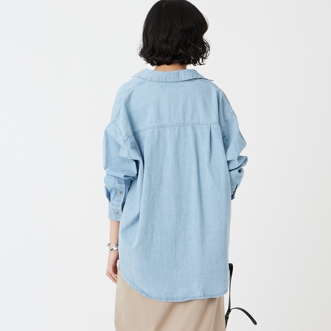 MICA&DEAL [マイカアンドディール] デニムシャツ [0126101028] L/BLUE &&モデル身長：162cm 着用サイズ：F&&