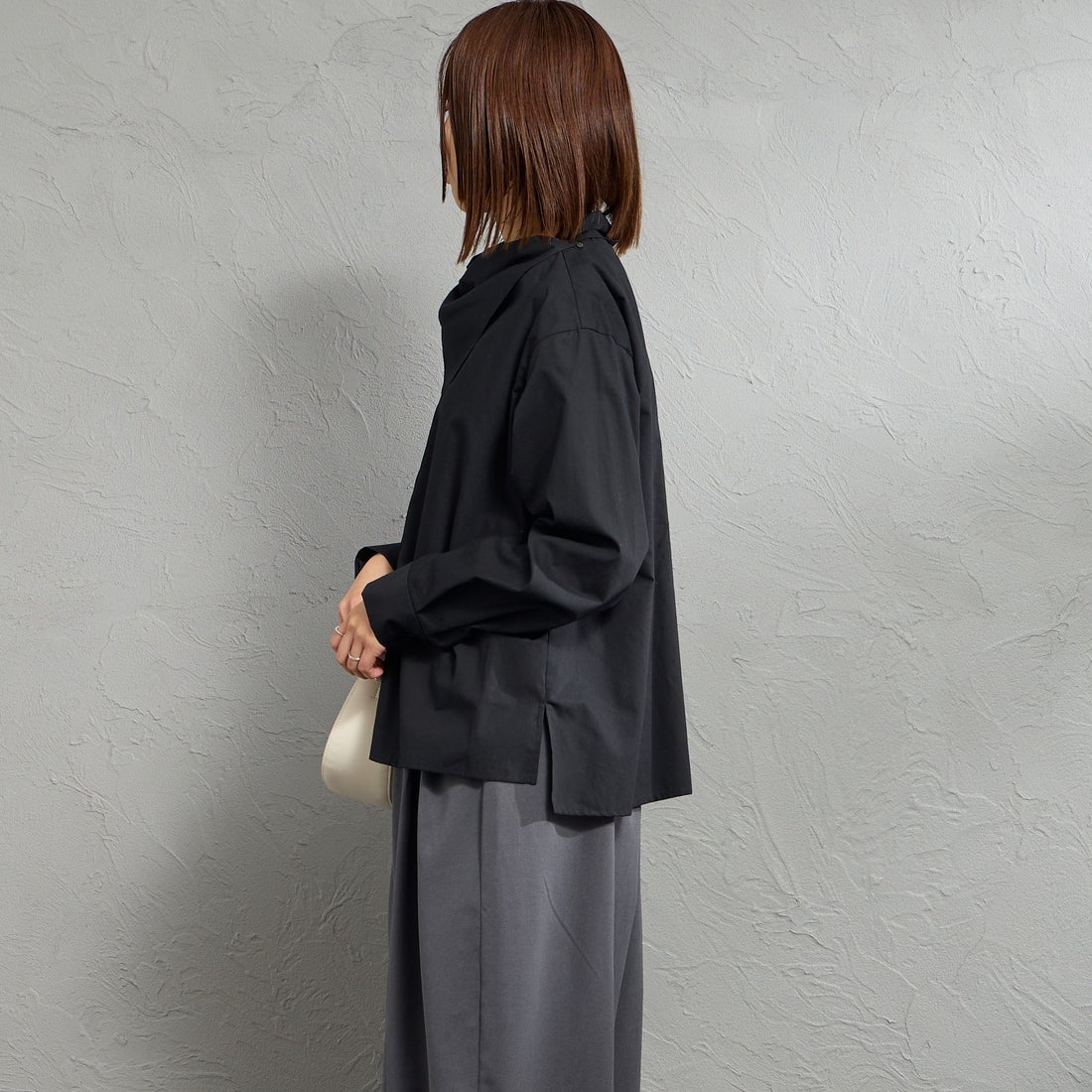 mizuiro ind [ミズイロインド] スカーフカラーシャツ [1-230148] 99 BLACK &&モデル身長：159cm 着用サイズ：F&&ズイロインド] スカーフカラーシャツ [1-230148] 99 BLACK