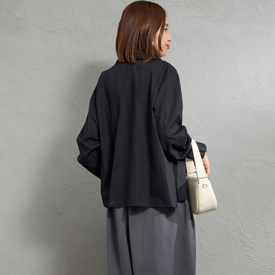 mizuiro ind [ミズイロインド] スカーフカラーシャツ [1-230148] 99 BLACK &&モデル身長：159cm 着用サイズ：F&&