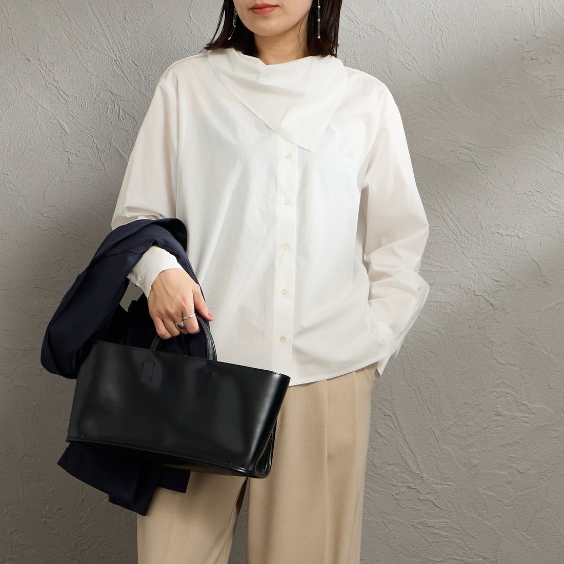 mizuiro ind [ミズイロインド] スカーフカラーシャツ [1-230148] 11 OFF WHI &&モデル身長：160cm 着用サイズ：F&&