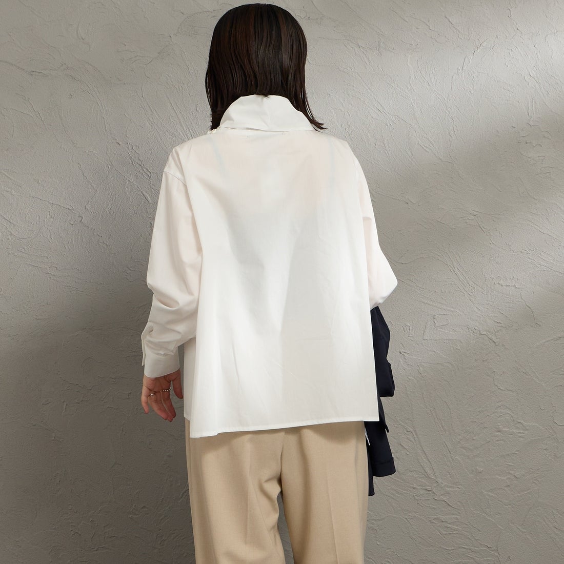 mizuiro ind [ミズイロインド] スカーフカラーシャツ [1-230148] 11 OFF WHI &&モデル身長：160cm 着用サイズ：F&&