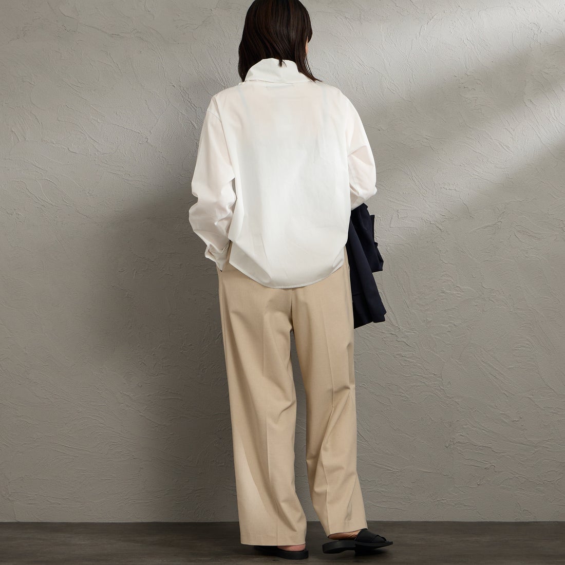 mizuiro ind [ミズイロインド] スカーフカラーシャツ [1-230148] 11 OFF WHI &&モデル身長：160cm 着用サイズ：F&&