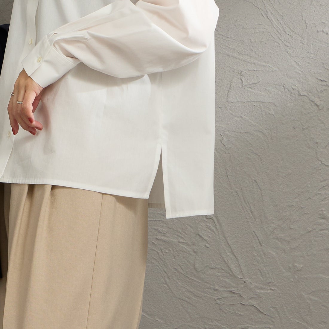 mizuiro ind [ミズイロインド] スカーフカラーシャツ [1-230148] 11 OFF WHI &&モデル身長：160cm 着用サイズ：F&&