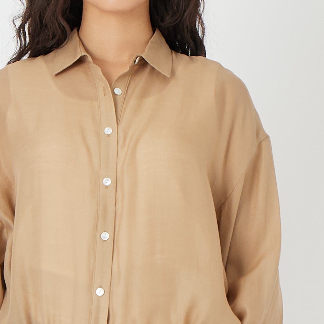 Jf Ready Made [ジェイエフレディメイド] ドロストシアーシャツ [3211304] 710 ﾍﾞｰｼﾞｭ &&モデル身長：162cm 着用サイズ：F&&