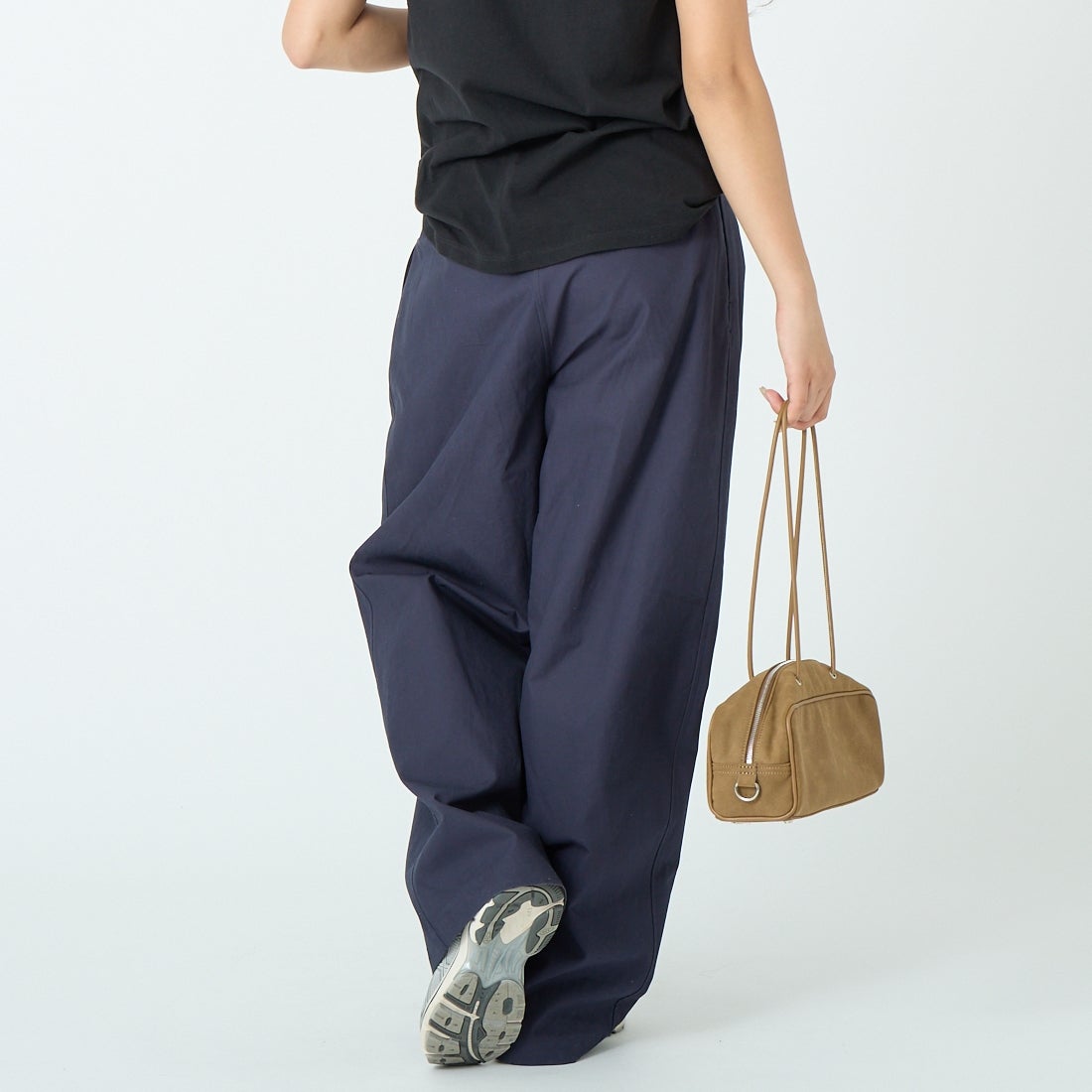 SOPHIE TALKS ABOUT THE WEATHER [ソフィートークスアバウトザウェザー] BELTED PANTS COTTON [COM-26S-PA01] NAVY &&モデル身長：162cm 着用サイズ：2&&
