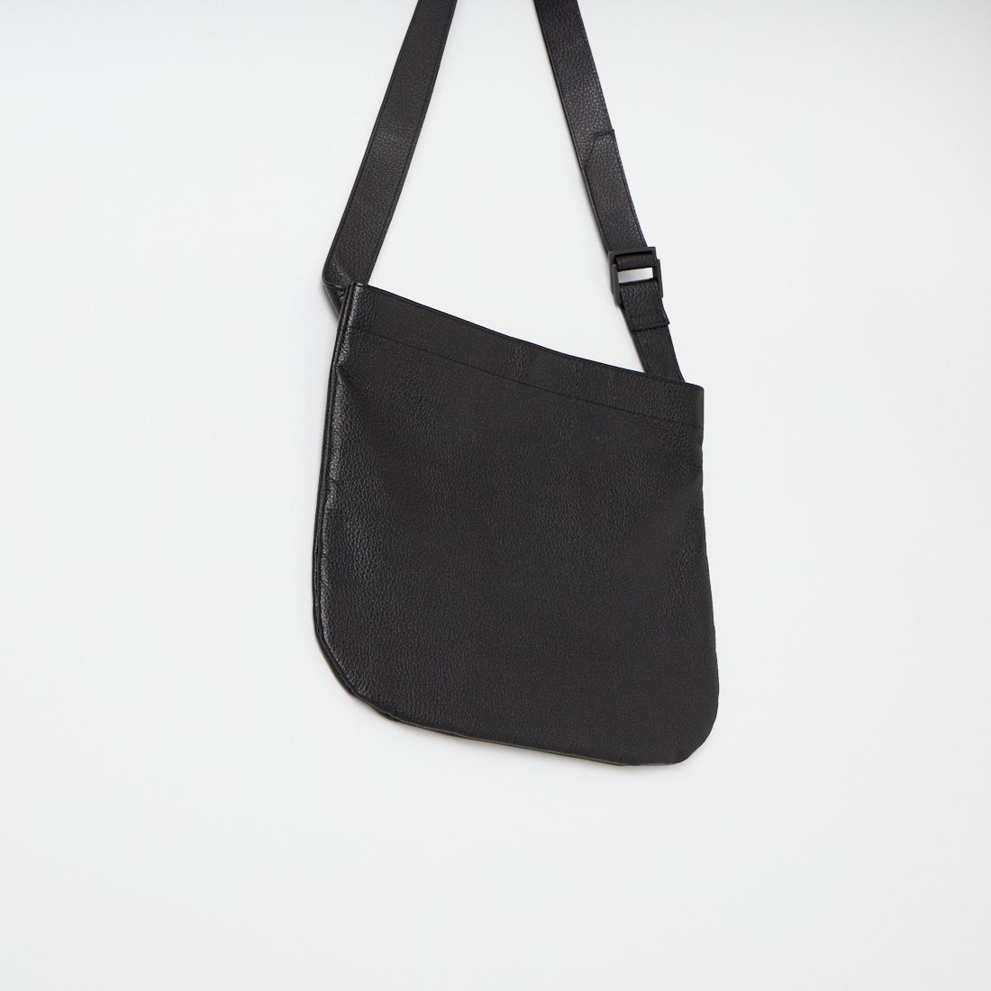 SOPHIE TALKS ABOUT THE WEATHER [ソフィートークスアバウトザウェザー] レザーエプロンバッグ [COM-26S-IT03] BLACK